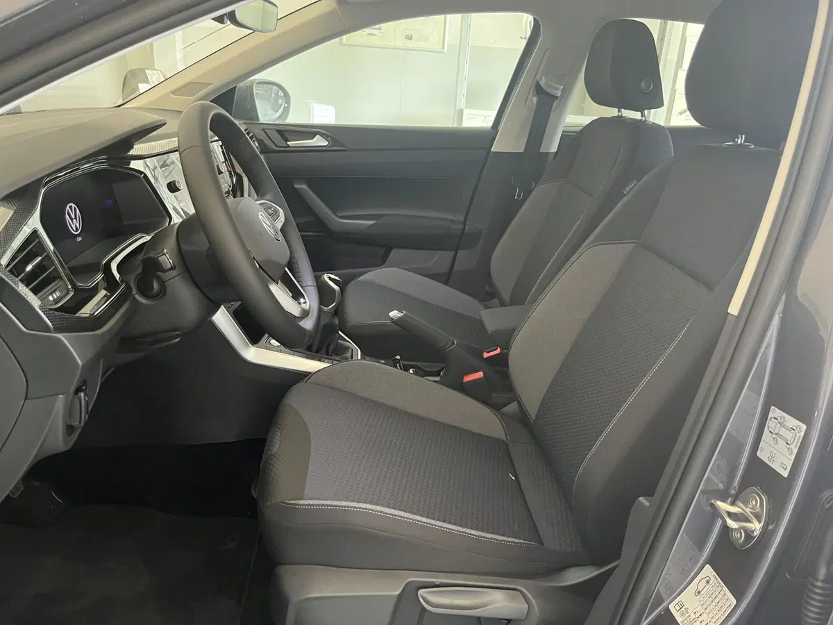 Volkswagen Taigo nuova a Avellino (8)