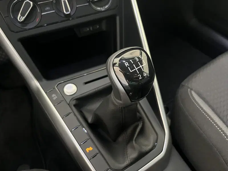 Volkswagen Taigo nuova a Avellino (14)