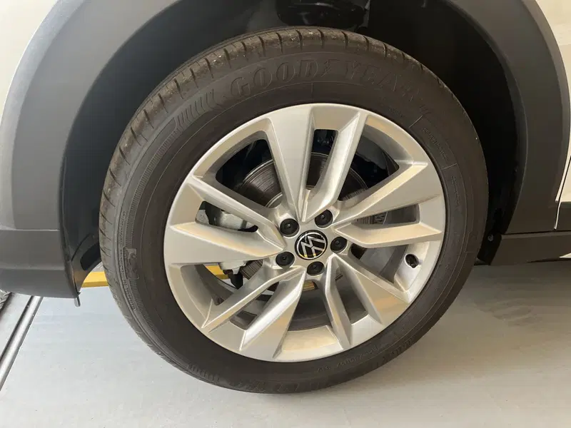 Volkswagen Taigo nuova a Avellino (5)