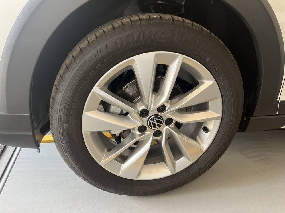 Volkswagen Taigo nuova a Avellino (5)