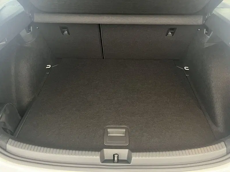 Volkswagen Taigo nuova a Avellino (6)