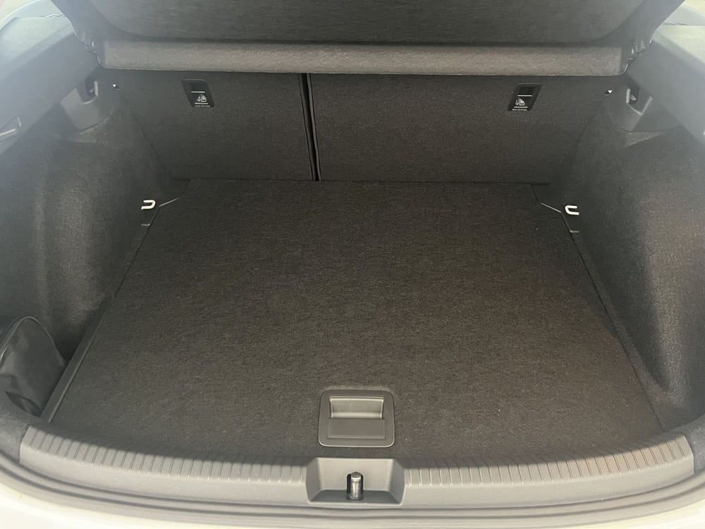 Volkswagen Taigo nuova a Avellino (6)
