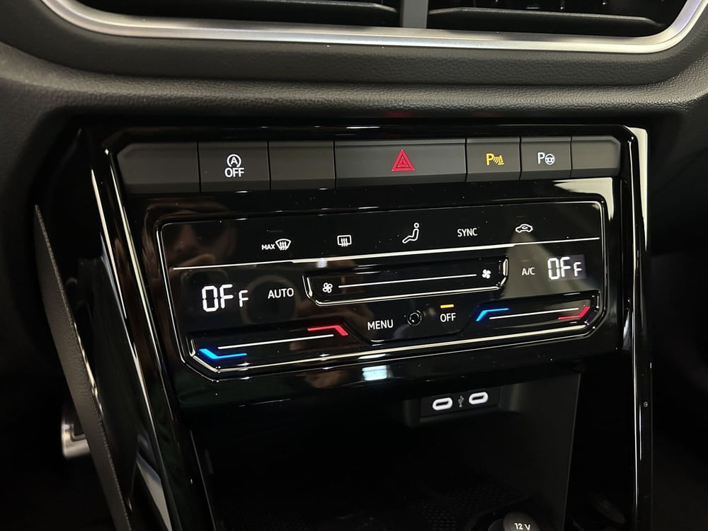 Volkswagen T-Roc nuova a Avellino (15)