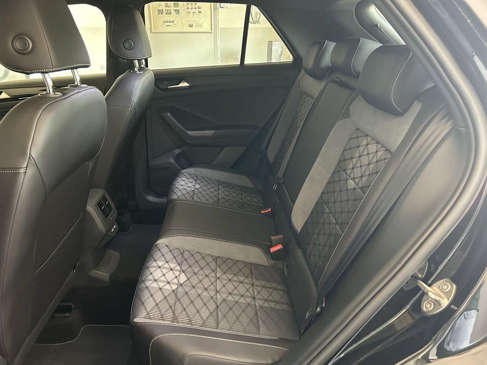 Volkswagen T-Roc nuova a Avellino (17)