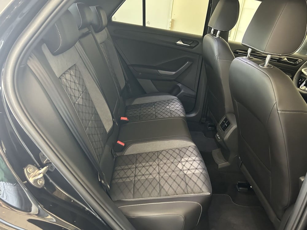 Volkswagen T-Roc nuova a Avellino (19)