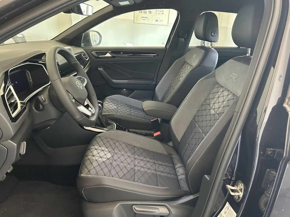 Volkswagen T-Roc nuova a Avellino (8)