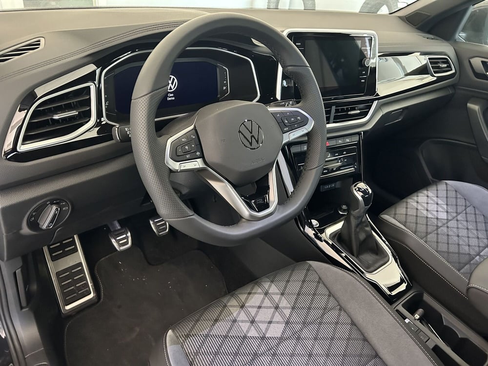 Volkswagen T-Roc nuova a Avellino (9)