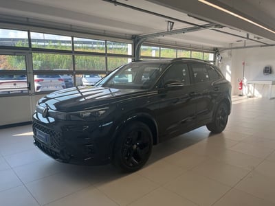 Volkswagen Tiguan 2.0 TDI 150 CV SCR DSG 4MOTION R-Line del 2024 usata a Salerno