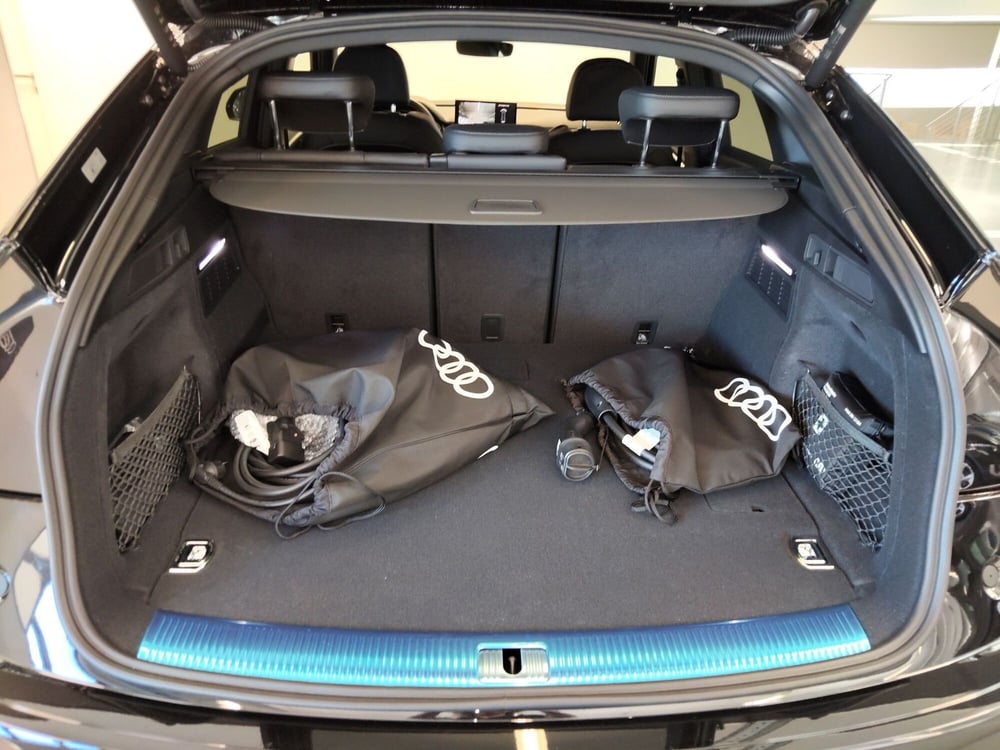 Audi Q5 Sportback nuova a Modena (18)