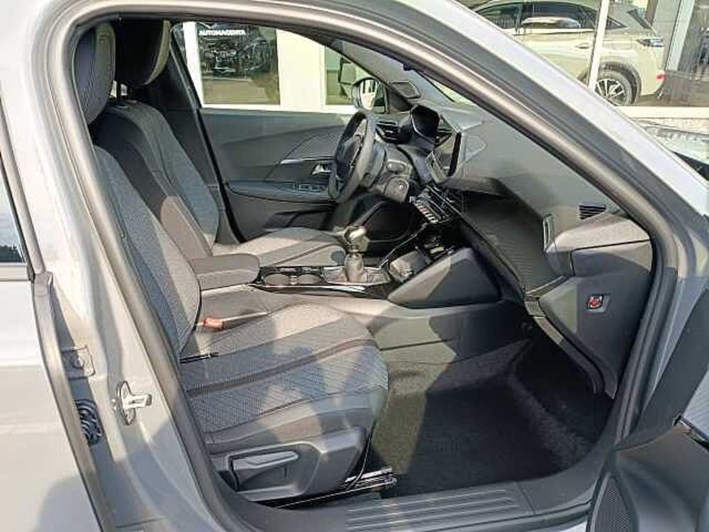 Peugeot 2008 nuova a Milano (12)