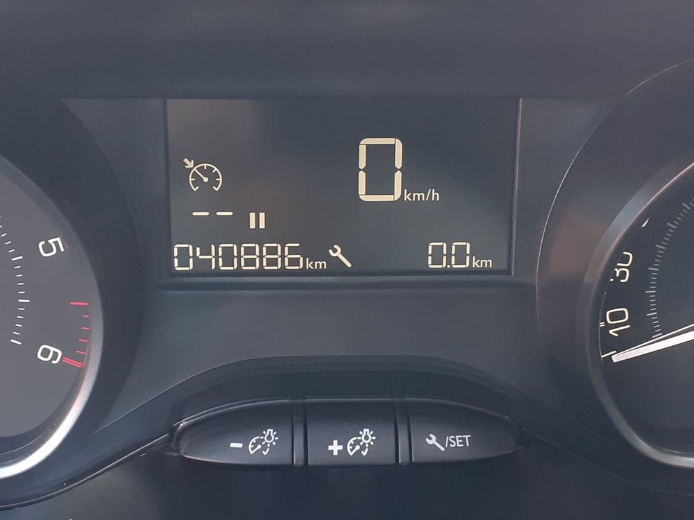 Peugeot 208 usata a Modena (9)
