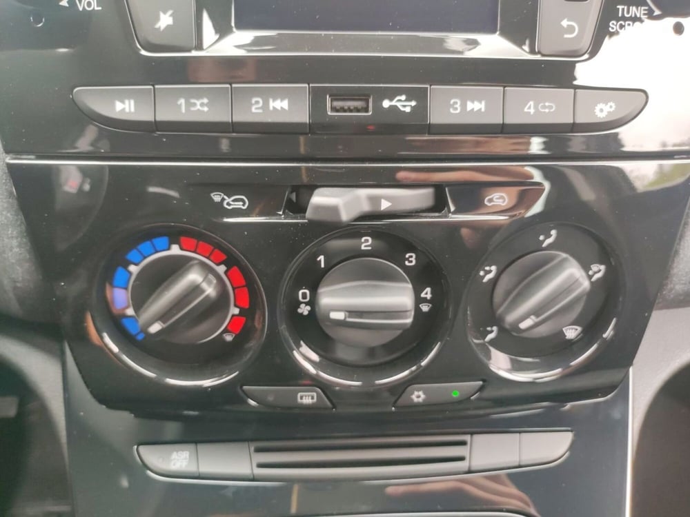 Lancia Ypsilon nuova a Latina (17)