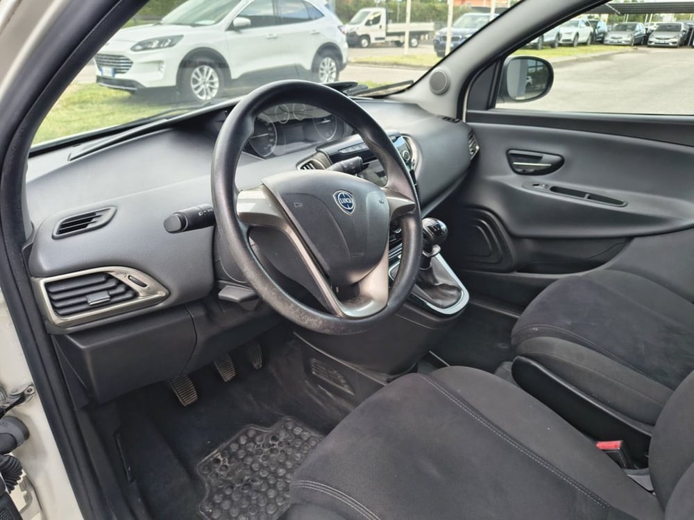 Lancia Ypsilon usata a Padova (10)