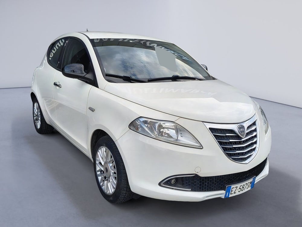 Lancia Ypsilon usata a Padova (3)