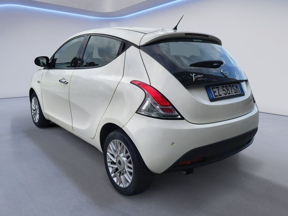 Lancia Ypsilon usata a Padova (4)