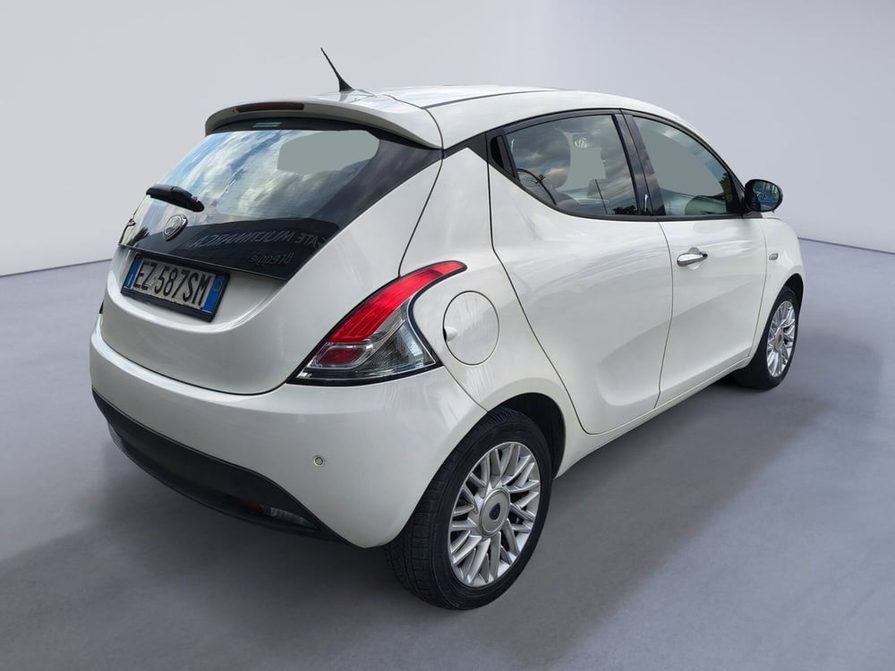 Lancia Ypsilon usata a Padova (6)