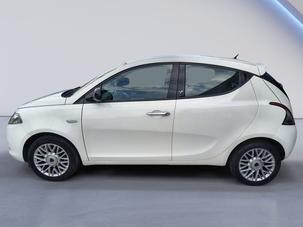 Lancia Ypsilon usata a Padova (8)