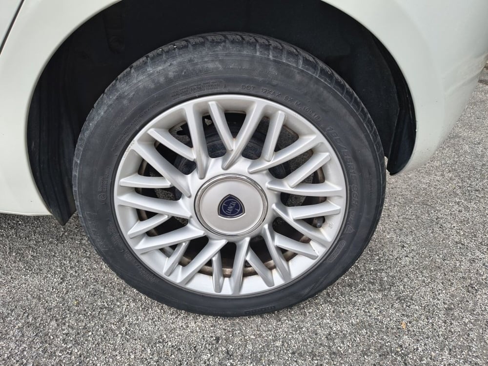 Lancia Ypsilon usata a Padova (9)