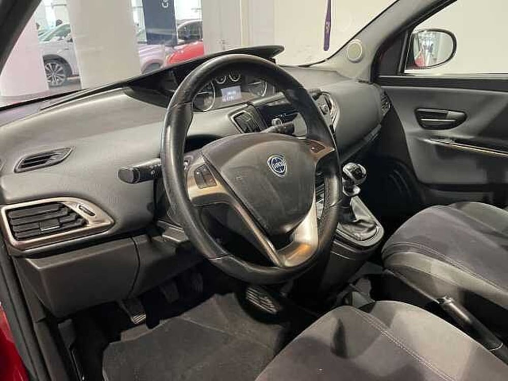Lancia Ypsilon usata a Genova (8)