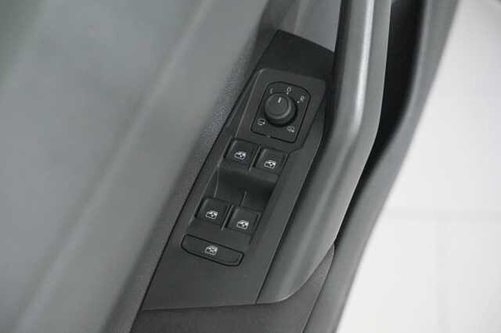 Volkswagen Taigo usata a Como (13)