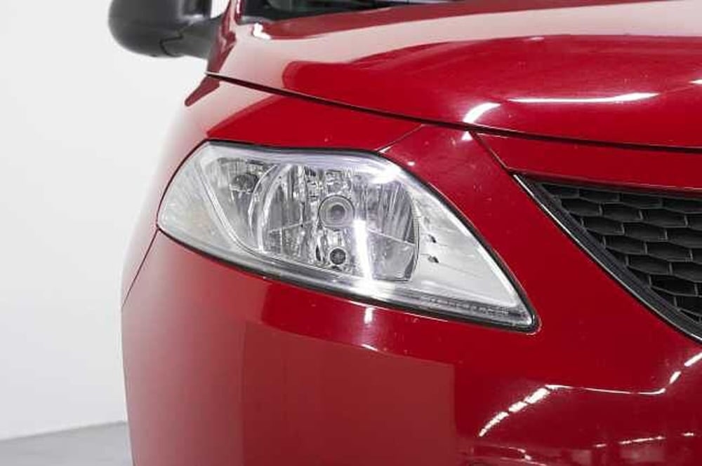 Lancia Ypsilon usata a Como (11)