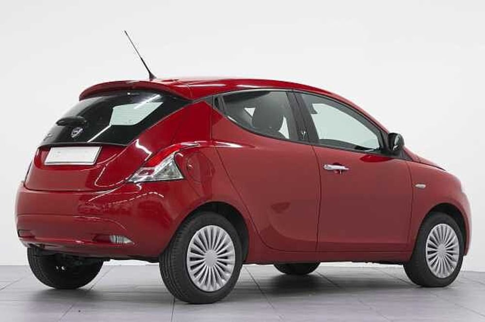 Lancia Ypsilon usata a Como (4)