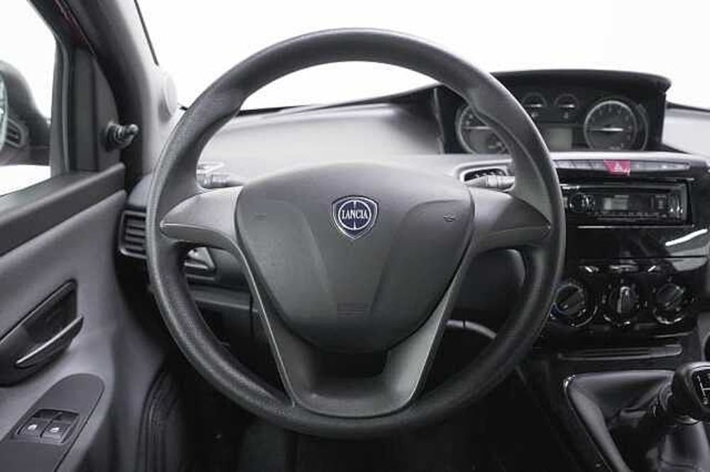 Lancia Ypsilon usata a Como (5)