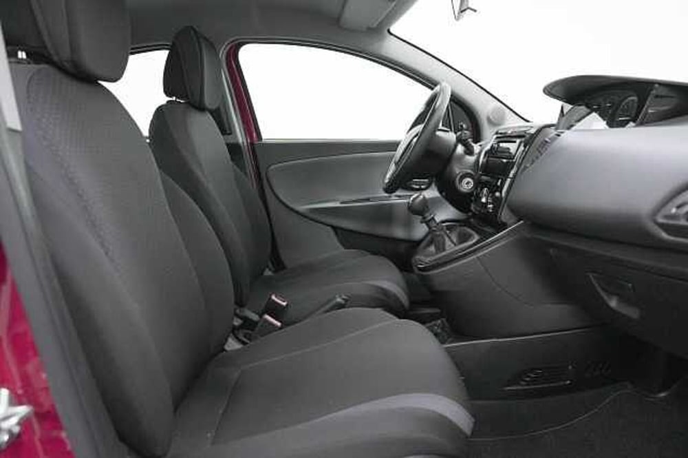Lancia Ypsilon usata a Como (7)