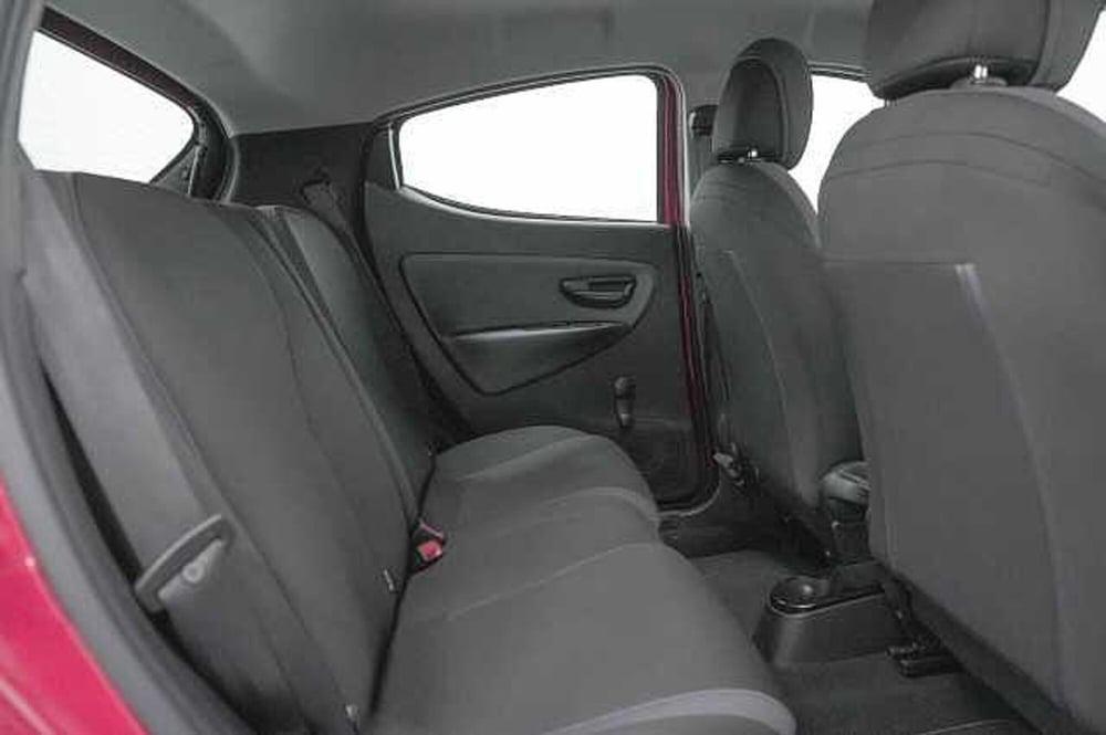 Lancia Ypsilon usata a Como (8)