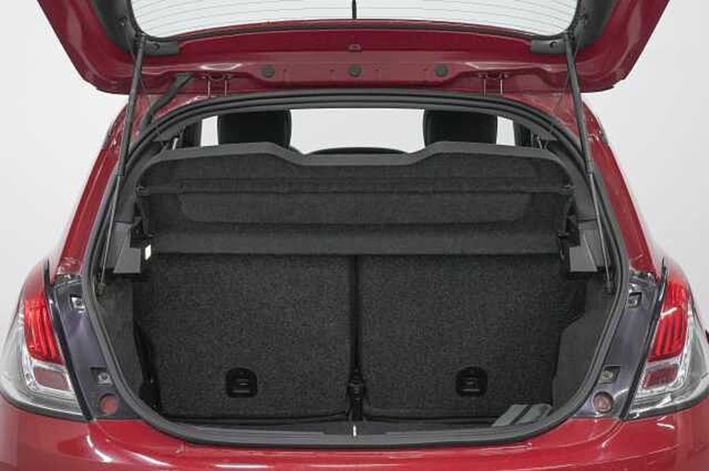 Lancia Ypsilon usata a Como (9)