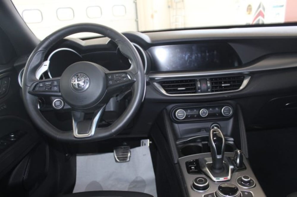 Alfa Romeo Stelvio usata a Terni (11)