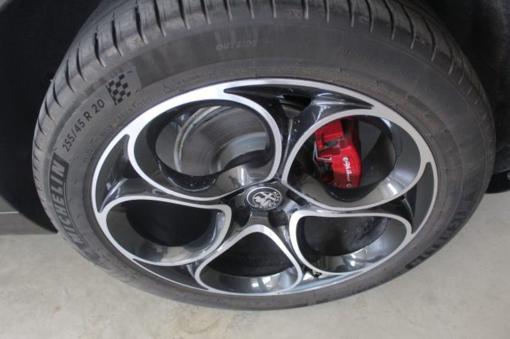 Alfa Romeo Stelvio usata a Terni (15)