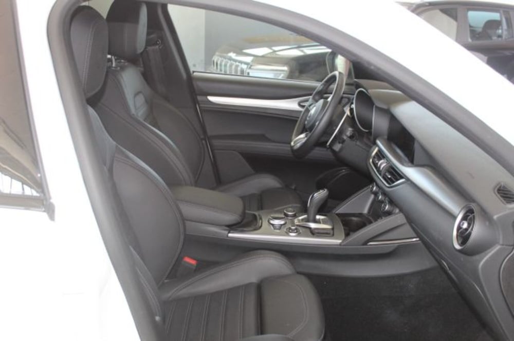 Alfa Romeo Stelvio usata a Terni (8)