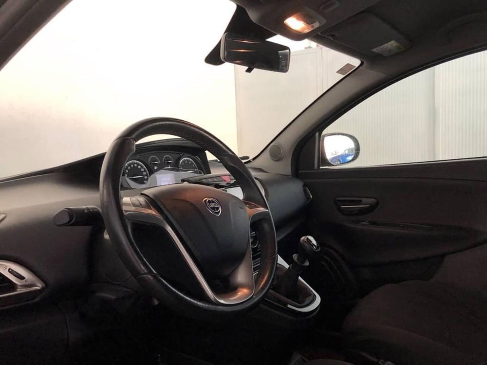 Lancia Ypsilon usata a Torino (10)