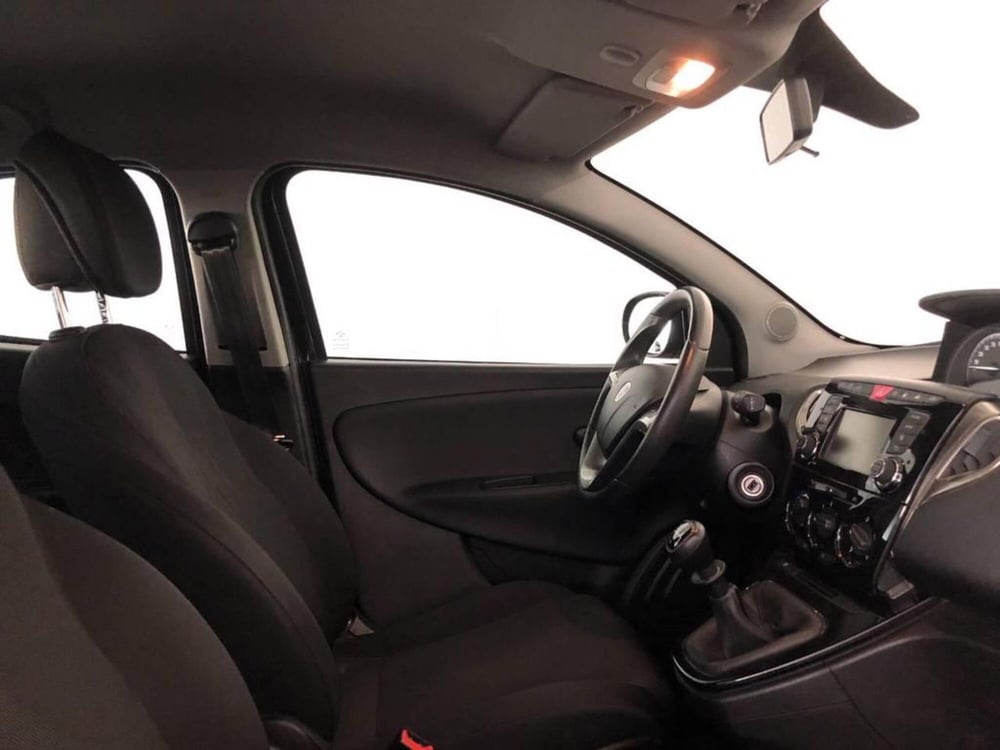 Lancia Ypsilon usata a Torino (7)