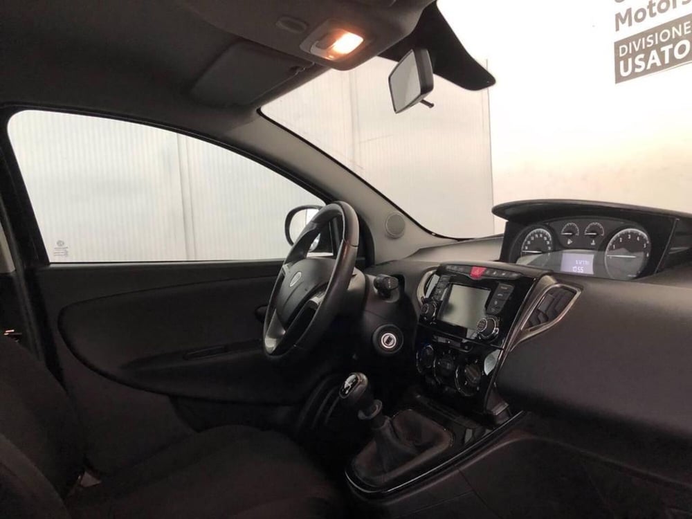 Lancia Ypsilon usata a Torino (8)