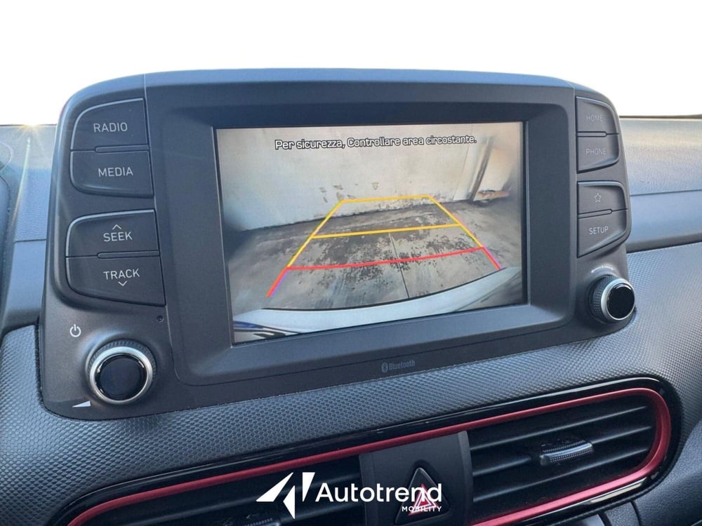 Hyundai Kona usata a Bari (11)