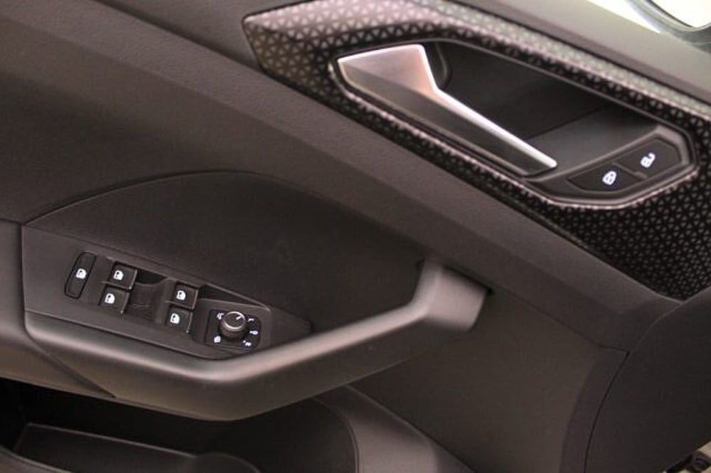Volkswagen T-Cross usata a Novara (15)