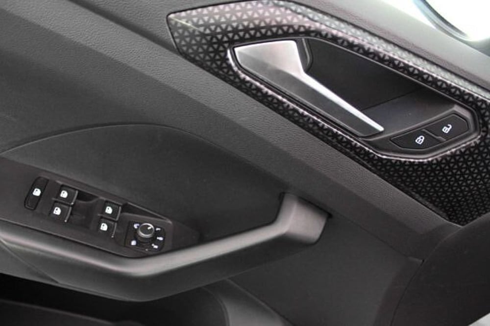 Volkswagen T-Cross usata a Novara (15)