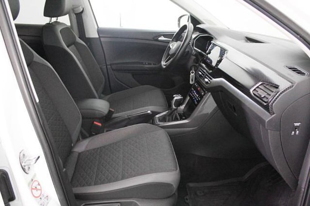 Volkswagen T-Cross usata a Novara (8)