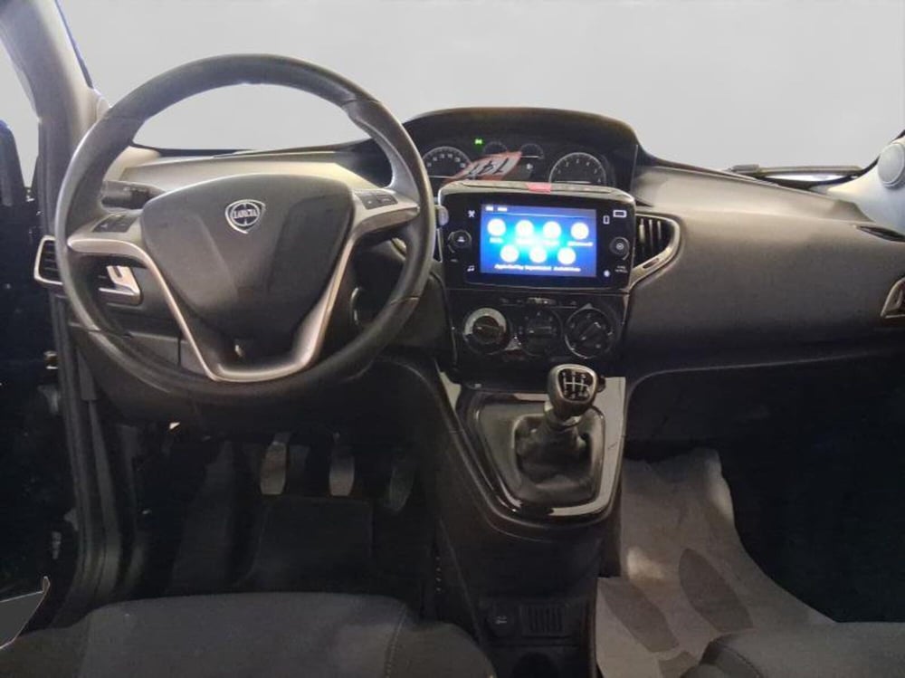 Lancia Ypsilon usata a Genova (11)
