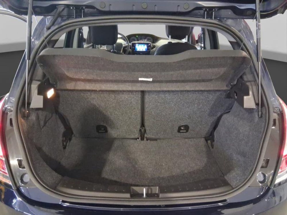 Lancia Ypsilon usata a Genova (17)