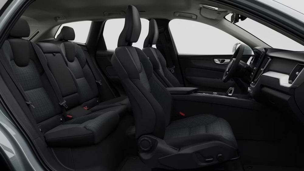 Volvo XC60 nuova a Como (7)