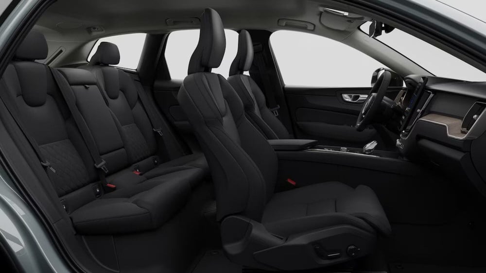 Volvo XC60 nuova a Como (7)