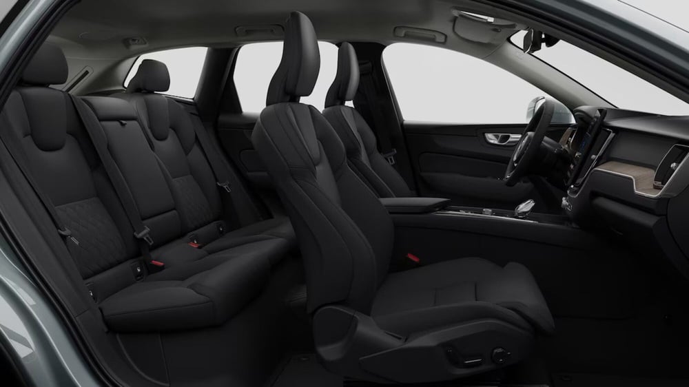 Volvo XC60 nuova a Como (7)