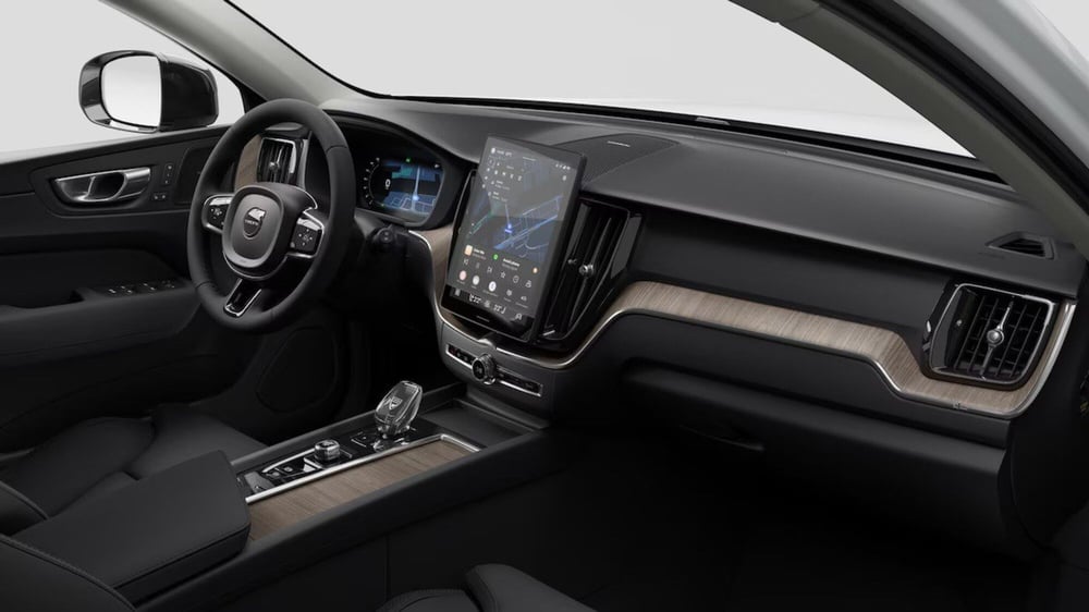 Volvo XC60 nuova a Como (6)