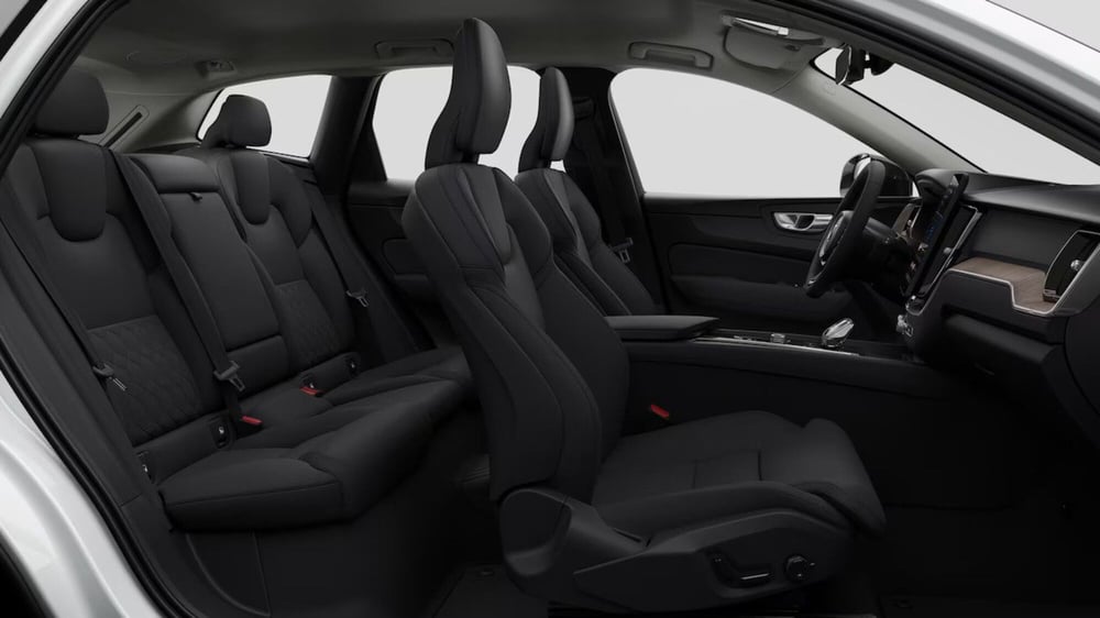 Volvo XC60 nuova a Como (7)