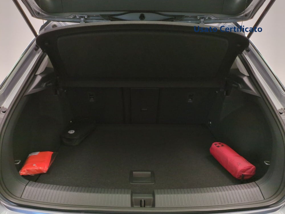 Volkswagen T-Roc nuova a Avellino (8)