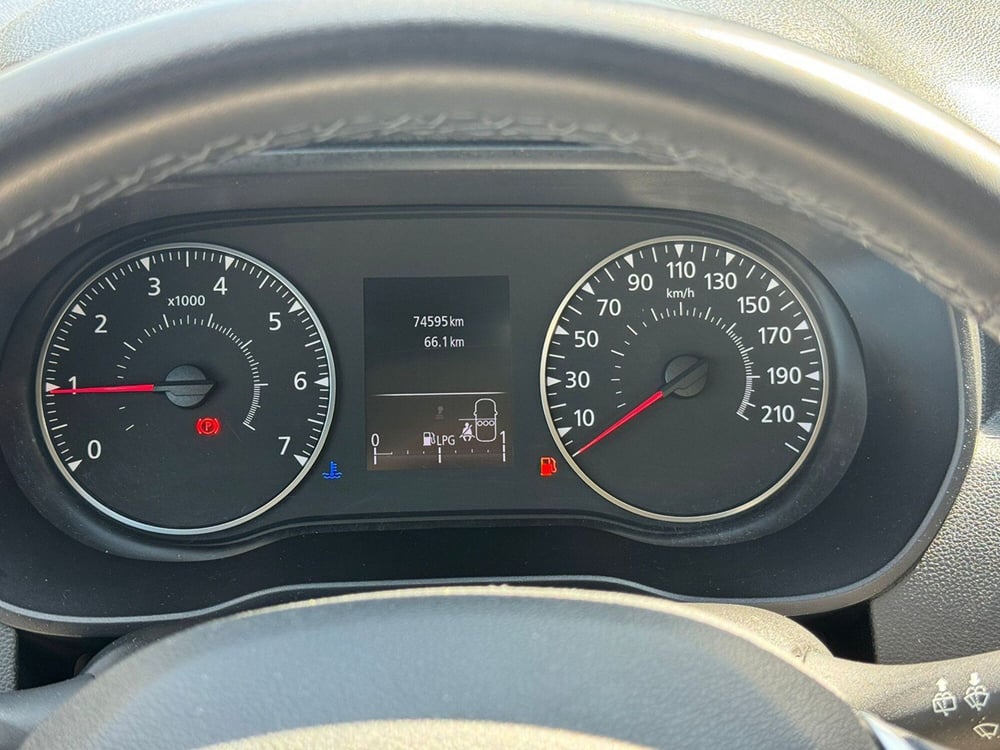 Dacia Duster usata a Pavia (8)