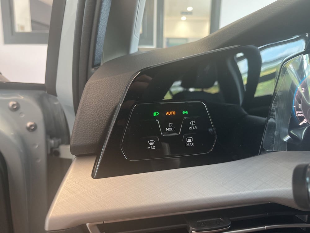 Volkswagen Golf nuova a Salerno (16)